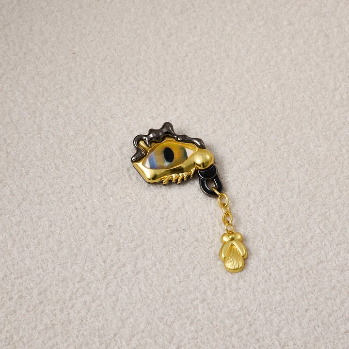 Single Drop Eye Brooch